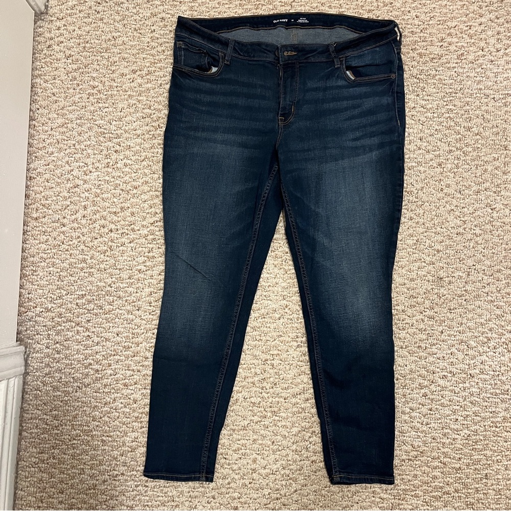 Old Navy mid rise rockstar super Skinny Jeans Classic Denim